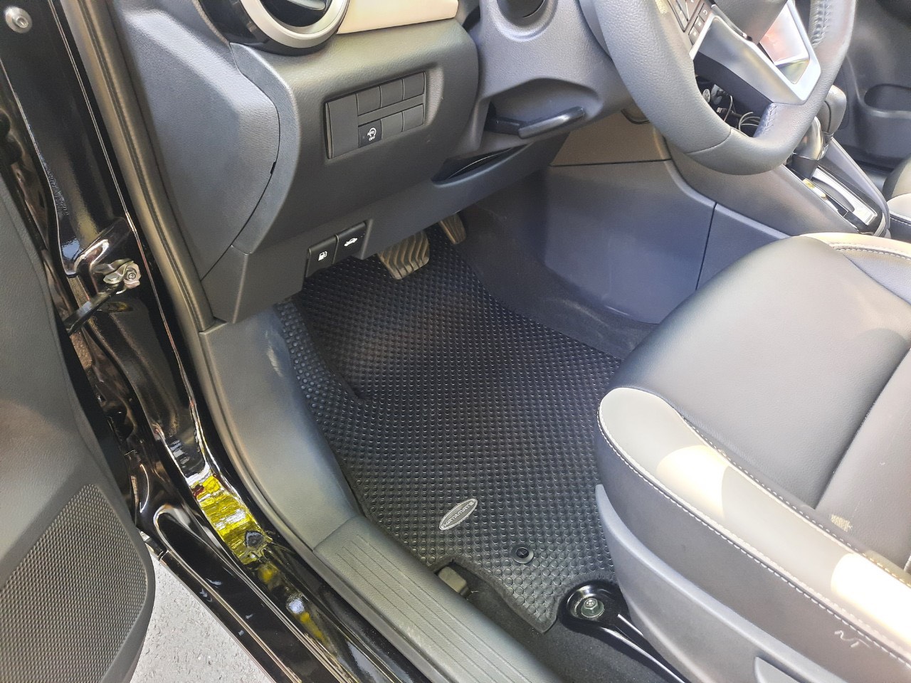 4-Piece Universal Car Floor Mats For Nissan – Anti-Slip, Waterproof – Black PU Leather-868887